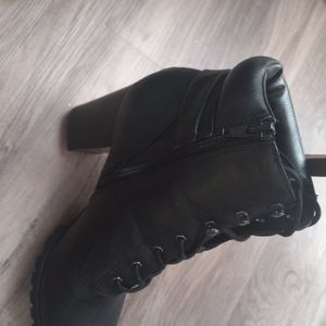 Chunky platform boots